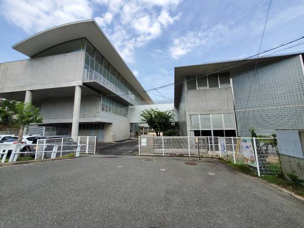 呉市川尻町小用１丁目の土地(呉市立川尻小学校)
