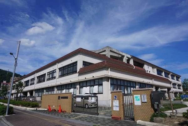 呉市阿賀中央１丁目の土地(呉市立阿賀小学校)