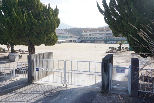 呉市焼山中央６丁目の中古一戸建て(呉市立昭和中央小学校)