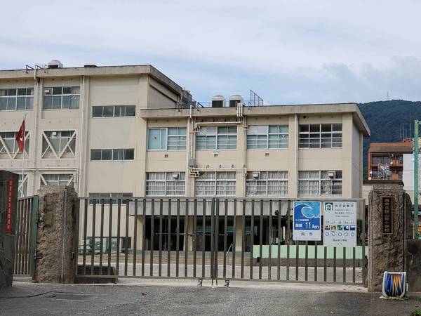 呉市西辰川２丁目の土地(呉市立荘山田小学校)