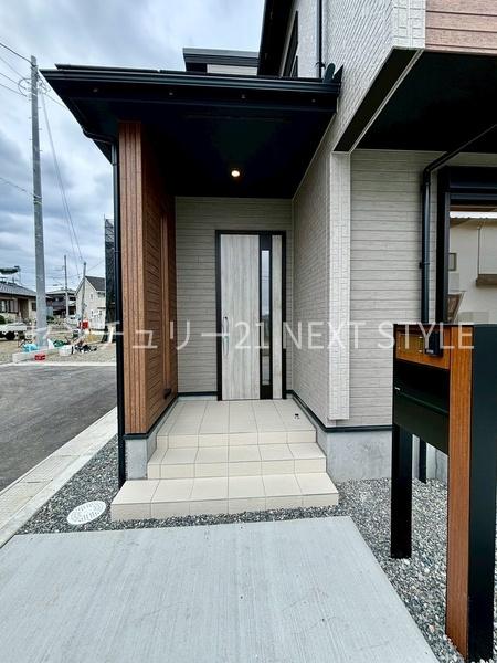 南アルプス市下宮地の新築一戸建(玄関)