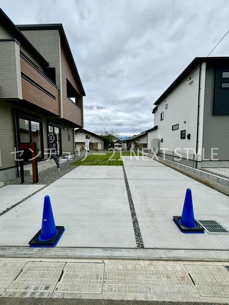 南アルプス市下宮地の新築一戸建(駐車場)