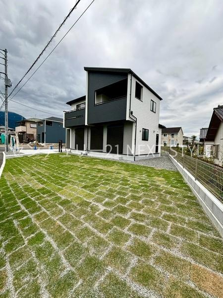南アルプス市下宮地の新築一戸建(庭)