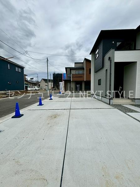 南アルプス市下宮地の新築一戸建(駐車場)