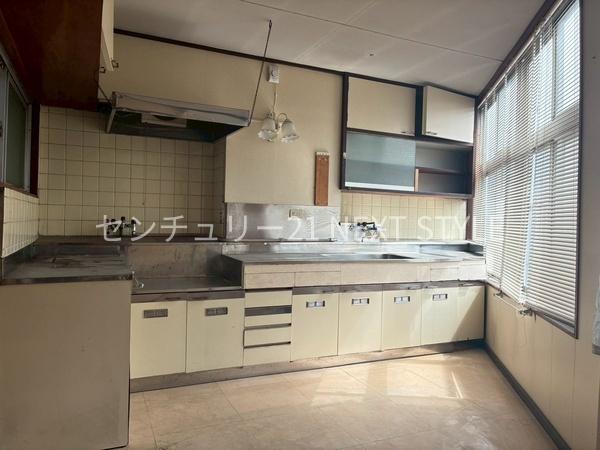 甲府市宝2丁目　住居兼事務所