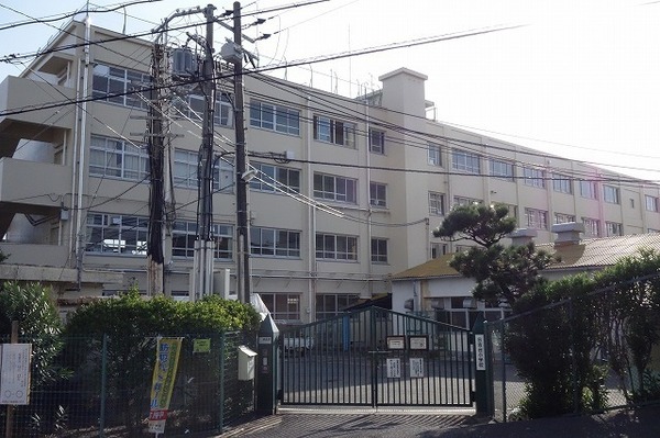 高槻市真上町５丁目の中古一戸建て(高槻市立日吉台小学校)