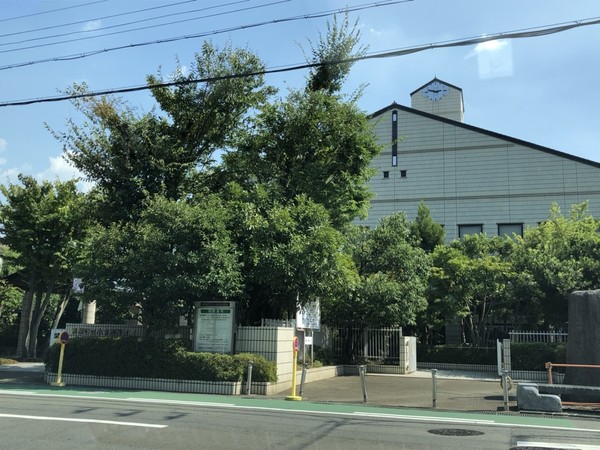 高槻市東五百住町2丁目の中古一戸建て(高槻市立小寺池図書館)