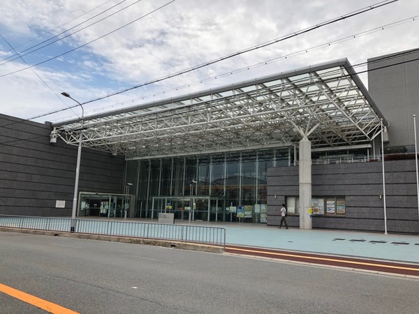 高槻市唐崎西1丁目の中古一戸建て(高槻市立芝生図書館)