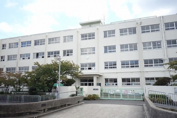 高槻市北柳川町の新築一戸建(高槻市立柳川小学校)