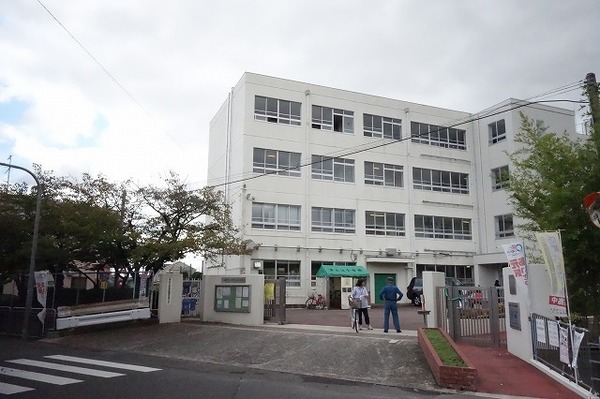 高槻市川西町3丁目の中古一戸建て(高槻市立津之江小学校)