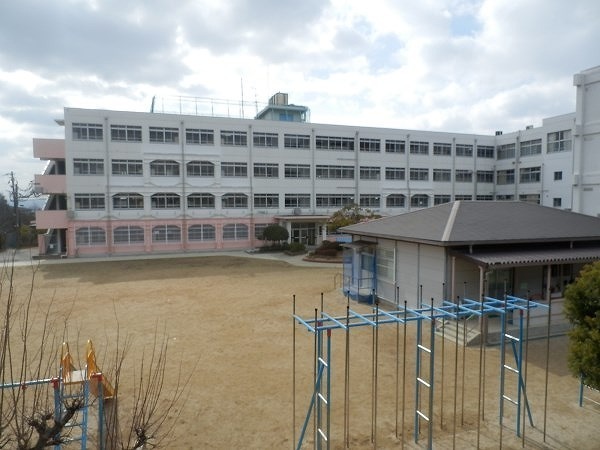 高槻市古曽部町１丁目の新築一戸建(高槻市立奥坂小学校)