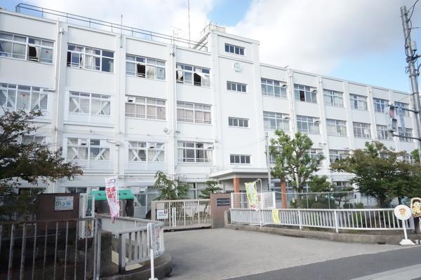 高槻セントポリア(高槻市立芝生小学校)