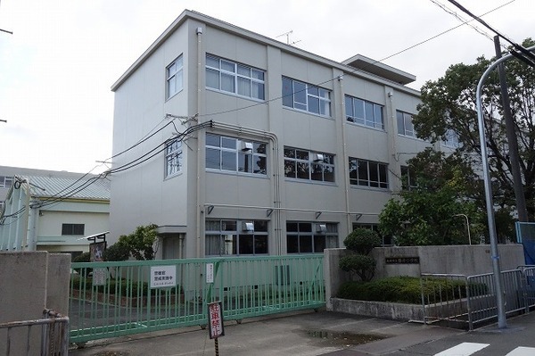 ユニハイム高槻(高槻市立磐手小学校)
