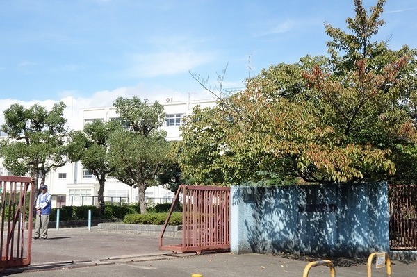 高槻市富田町５丁目の新築一戸建(高槻市立富田小学校)
