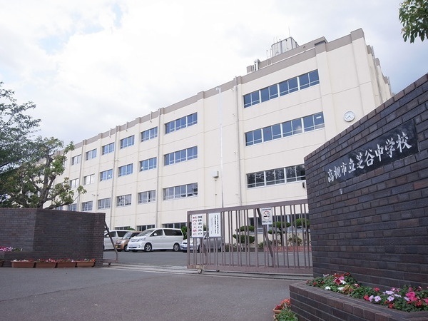 高槻市日吉台六番町の中古一戸建て(高槻市立芝谷中学校)