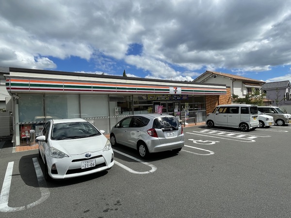 高槻市日吉台四番町の土地(セブンイレブン　高槻安岡寺１丁目店)
