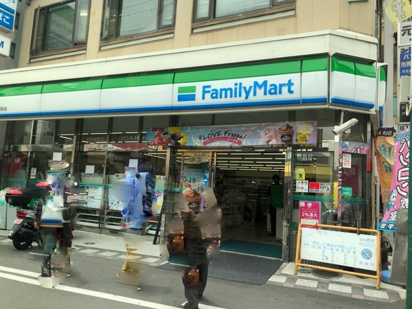 桜ヶ丘コーポラス(ファミリーマート富田駅前店)