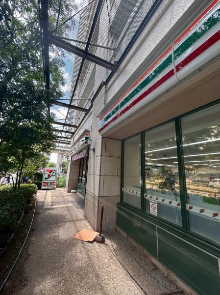リバーガーデンコスモスクエア(セブン-イレブンコスモスクエア駅前店)