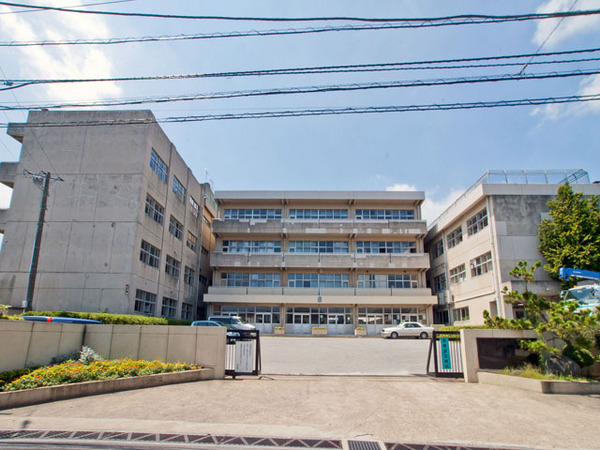 六実マンション(松戸市立六実中学校)