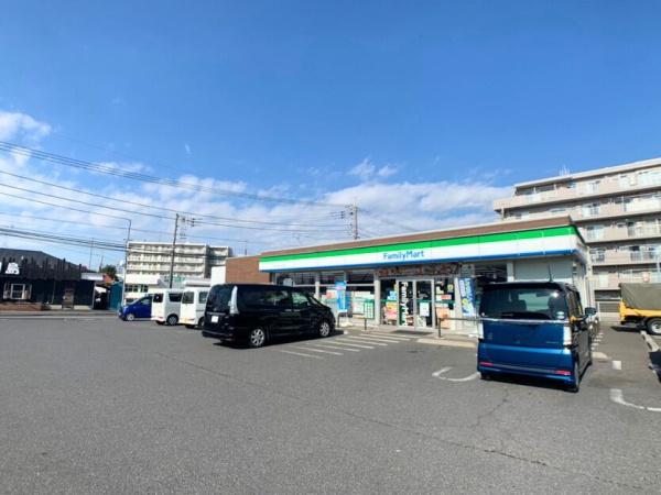 六実マンション(ファミリーマート松戸六高台二丁目店)
