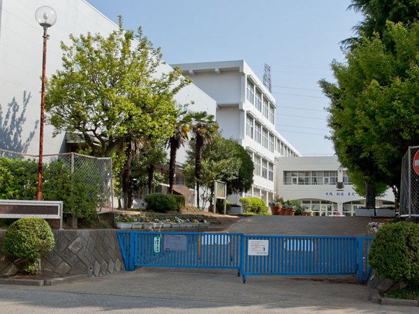 大津ヶ丘第一住宅6号棟(柏市立大津ヶ丘中学校)