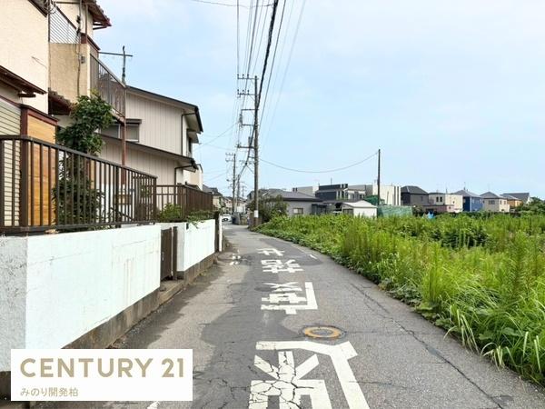 鎌ケ谷市北中沢3丁目の中古一戸建て(前面道路含む現地写真)