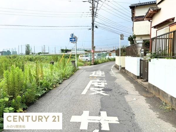 鎌ケ谷市北中沢3丁目の中古一戸建て(前面道路含む現地写真)