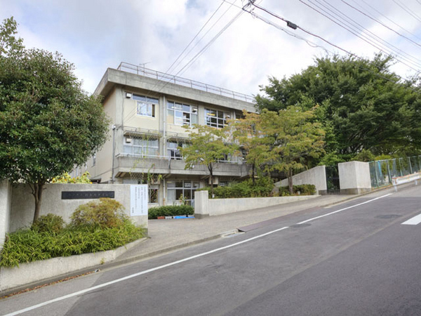 松戸市根木内の中古一戸建て(松戸市立根木内中学校)