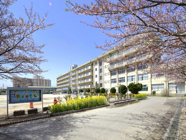 新松戸ファミールハイツ２号棟(松戸市立横須賀小学校)