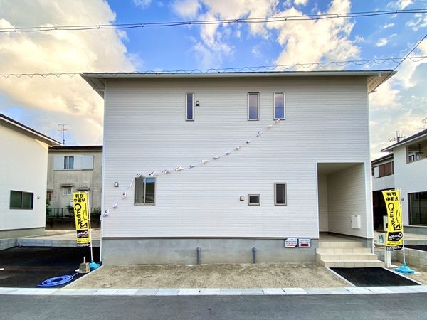 奈良市平松４丁目　新築一戸建て　第１３　６号棟