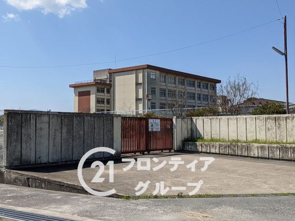 生駒郡斑鳩町目安4丁目の中古一戸建て(中学校)