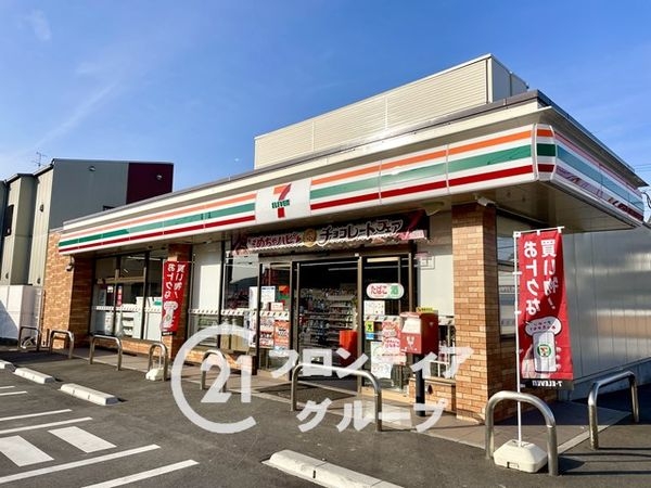 香芝市西真美1丁目の中古一戸建て(コンビニ)