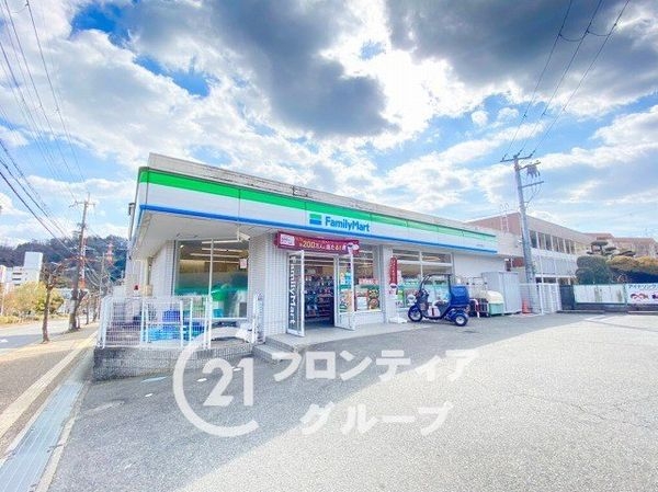 生駒郡三郷町立野南１丁目の中古一戸建て(ファミリーマート三郷立野南店)