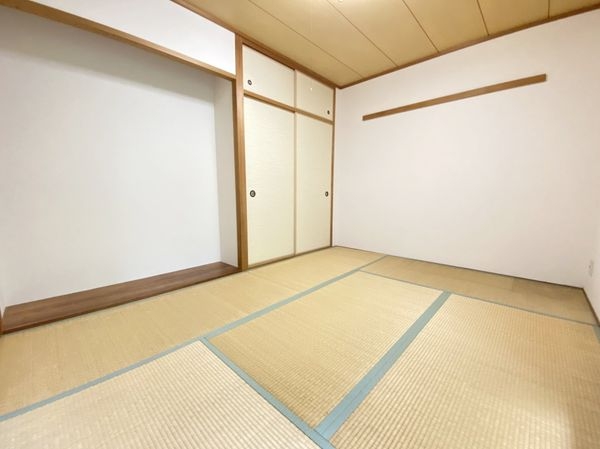 ロイヤルヒルズ富雄　Ｆ棟