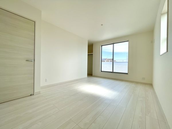 生駒郡斑鳩町興留２丁目　新築一戸建て　２号棟