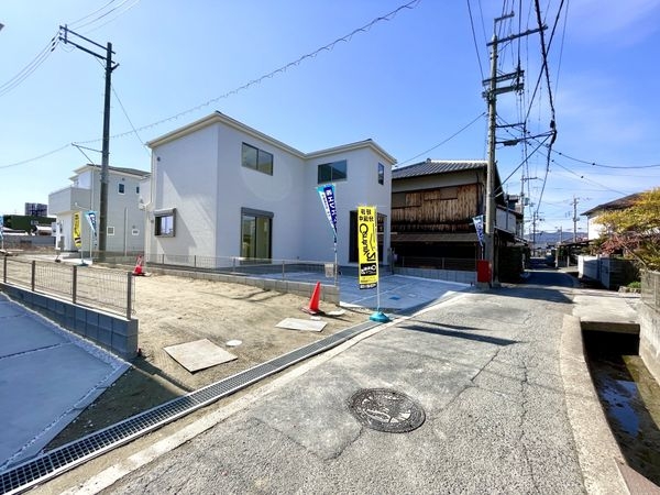 生駒郡斑鳩町興留２丁目　新築一戸建て　２号棟