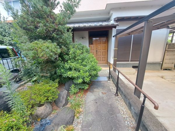 生駒郡平群町吉新３丁目　中古一戸建て
