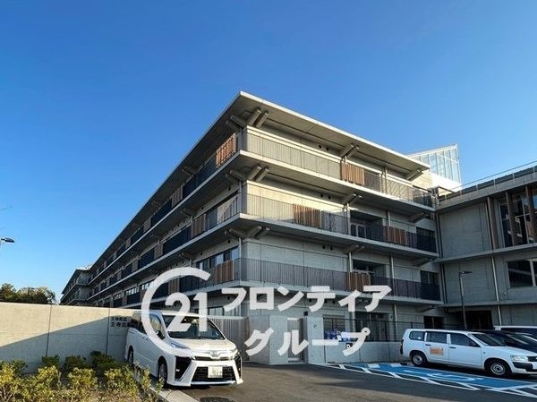 北葛城郡王寺町本町1 新築一戸建て 全2区画 1号棟(王寺町立王寺北義務教育学校)