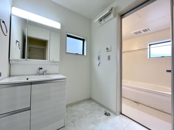 生駒郡斑鳩町龍田西３丁目　新築一戸建て　４期　１号棟