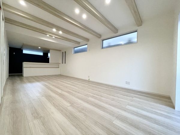 大和高田市大字大中　新築一戸建て