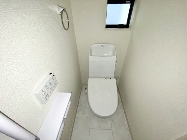 生駒郡平群町吉新１丁目　新築一戸建て　２号棟
