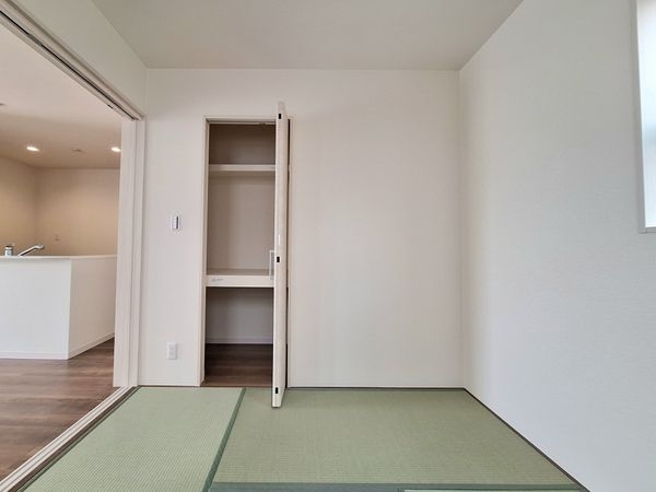 橿原市田中町　新築一戸建て　３期　２号棟
