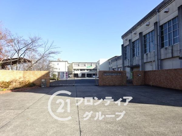 香芝市上中の中古一戸建て(香芝市立香芝西中学校)