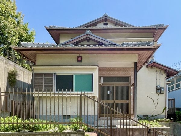 生駒市俵口町　中古一戸建て