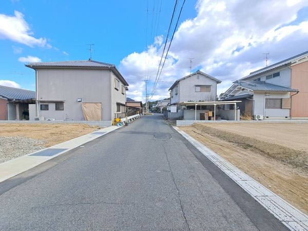 橿原市山本町　新築一戸建て　２号棟