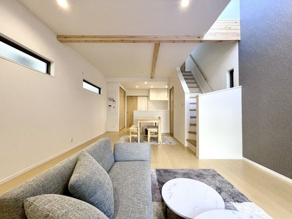 奈良市富雄元町１丁目　新築一戸建て
