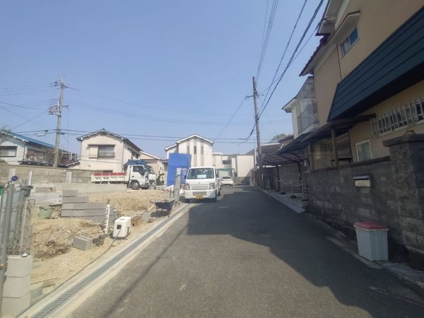 生駒市俵口町　新築一戸建て　2号棟
