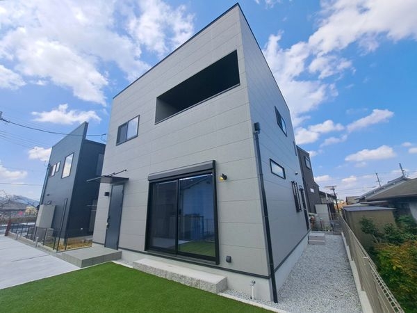 大和高田市東雲町　新築一戸建て