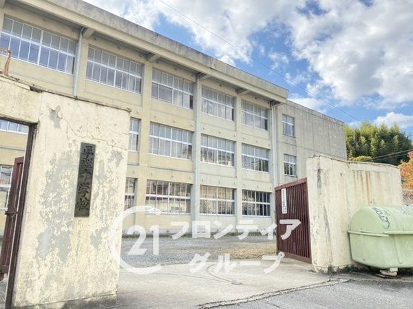 生駒郡平群町大字梨本の中古一戸建て(平群町立平群中学校)