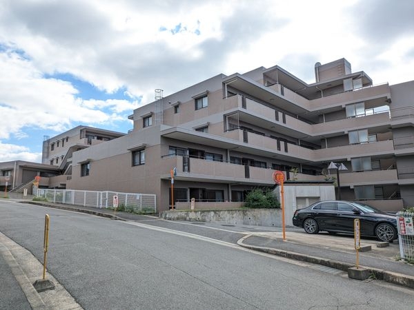 ロイヤルヒルズ富雄Ｆ棟　中古マンション